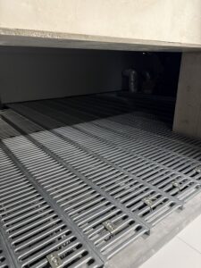 電機企業の工場の屋上タラップ_床デッキファインフロア_金物工事施工実績