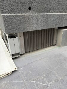 東京都板橋区のマンションに施工した免震金物（エキスパンションジョイントなど）の金物工事