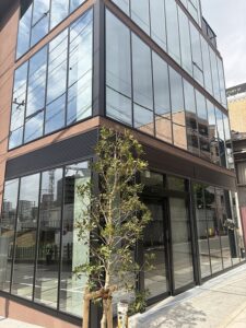 東京都大田区のビルに施工したスパンドレルの金物工事