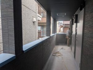 西東京市保谷町西部柳沢のアパートに施工したメールBOX・宅配BOXの金物工事