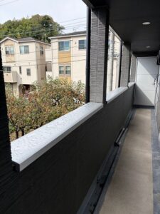神奈川県川崎市のアパートのに施工したアルミ笠木の金物工事